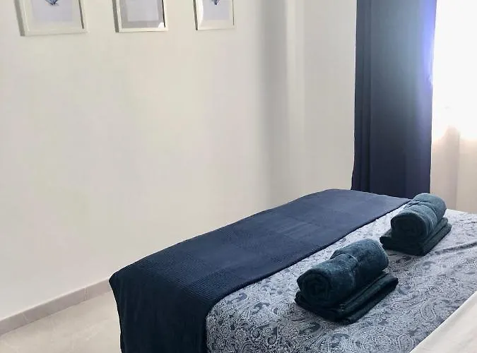 Casa Rene - Sunny Near And Center