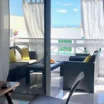 Casa Rene - Sunny Near And Center