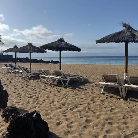 Casa Rene - Sunny Near And Center